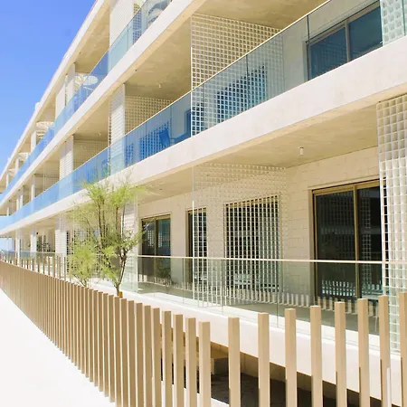 شقة Beachside 2 Bd | Balcony | Ac *